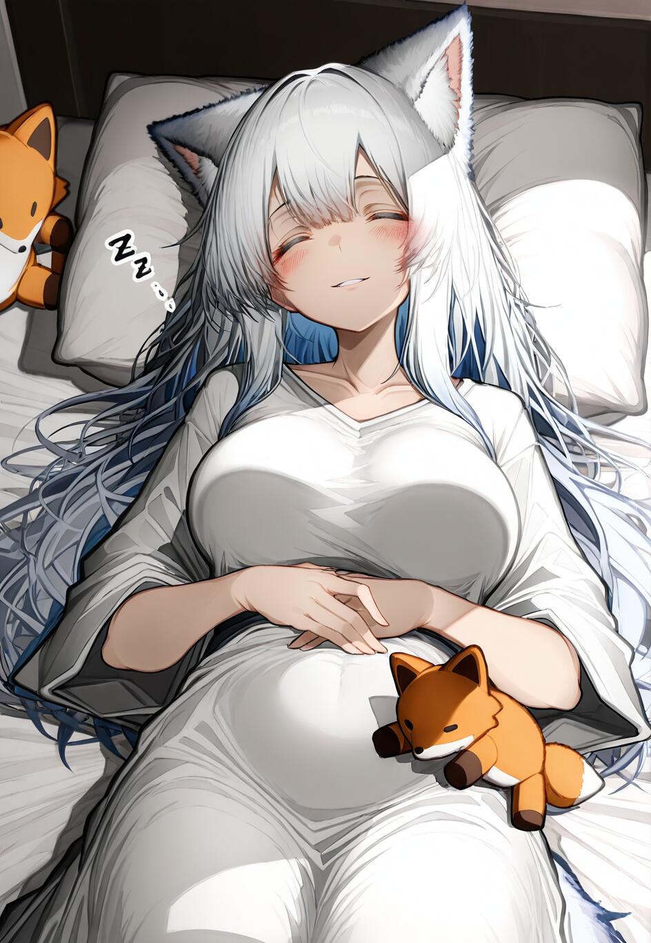 Una vista dall’alto mostra Shinano, la ragazza-volpe in stile anime proveniente da Azur Lane, che dorme serenamente nel suo letto. Ha lunghi capelli bianchi, un sorriso dolce ed è circondata da adorabili peluche a forma di volpe in una stanza illuminata dal sole.