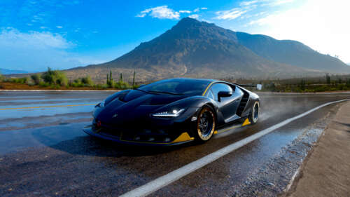 Una potente Lamborghini Centenario, supercar ad alte prestazioni, ripresa durante... 4K (Ultra HD)