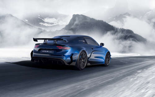 Una panoramica dettagliata della vettura sportiva Alpine A110 R Ultime, che ne mette... 7680x4800