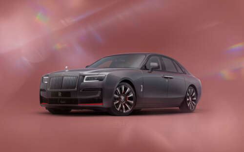 Una lussuosa ed elegante Rolls-Royce Ghost, un esempio di design automobilistico... 7680x4800