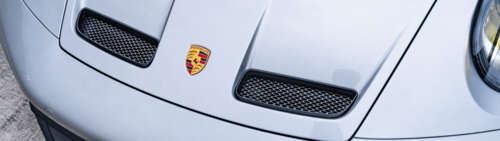 Una Porsche GT3 RS, un’auto sportiva ad alte prestazioni, che mette in mostra il... Dual UHD