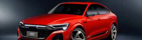 Un lussuoso SUV Audi SQ8 ad alte prestazioni, caratterizzato da un design moderno... Dual UHD