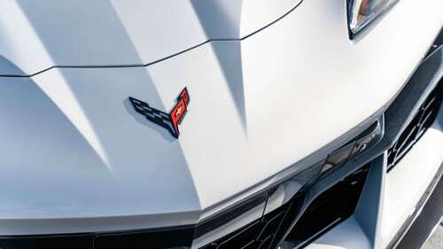 Una sportiva Chevrolet Corvette C8, elegante e aerodinamica, che mette in risalto... 4K (Ultra HD)