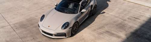 Un’elegante e moderna auto sportiva Porsche, che mette in risalto il suo design aerodinamico... Dual UHD