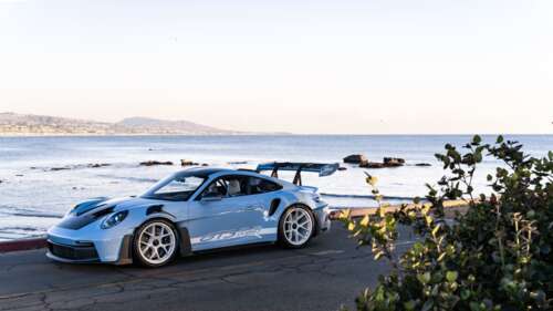 Un’auto sportiva Porsche dalle prestazioni elevate, caratterizzata da un design elegante... 4K (Ultra HD)