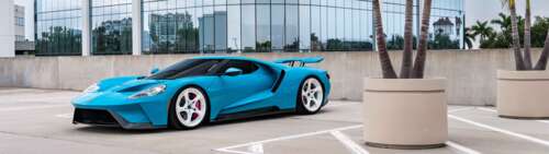Una Ford GT, supercar elegante e potente, caratterizzata dal suo inconfondibile design...