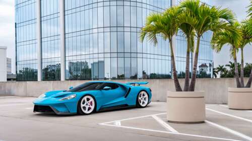 Una Ford GT, supercar elegante e potente, caratterizzata dal suo inconfondibile design... 4K (Ultra HD)