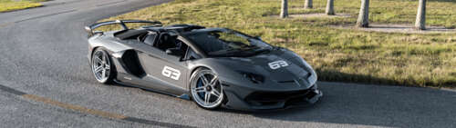 Una Lamborghini Huracan, supercar elegante e potente, che mette in risalto il suo... Dual UHD