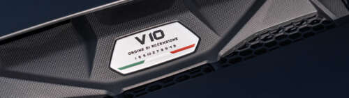 Una splendida Lamborghini Huracán, supercar dalle linee eleganti, ripresa in dettaglio... Dual UHD