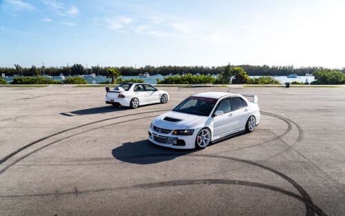 Una vista dettagliata di una Mitsubishi Lancer Evolution IX, una berlina sportiva,... 7680x4800