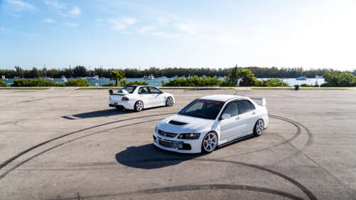 Una vista dettagliata di una Mitsubishi Lancer Evolution IX, una berlina sportiva,... 4K (Ultra HD)