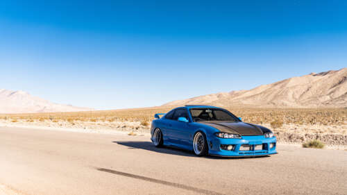 Una Nissan Silvia S15, un’auto sportiva ad alte prestazioni, esposta in un contesto... 8K