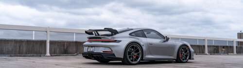 Una Porsche GT3 RS, un’auto sportiva ad alte prestazioni, caratterizzata da un design... Dual UHD