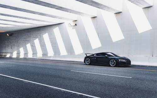 Un primo piano di un’elegante e moderna auto di lusso Audi, che ne mette in risalto... 7680x4800