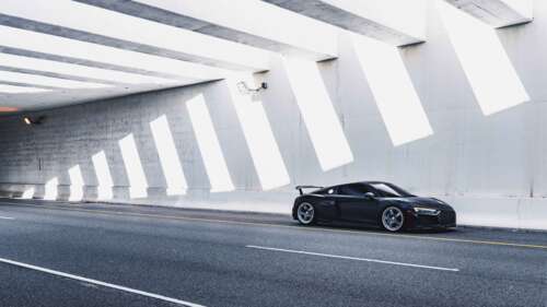 Un primo piano di un’elegante e moderna auto di lusso Audi, che ne mette in risalto... 4K (Ultra HD)