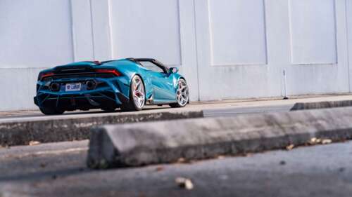 Una vista dettagliata di una Lamborghini Huracan Evo, che ne mette in risalto l’iconico... 4K (Ultra HD)