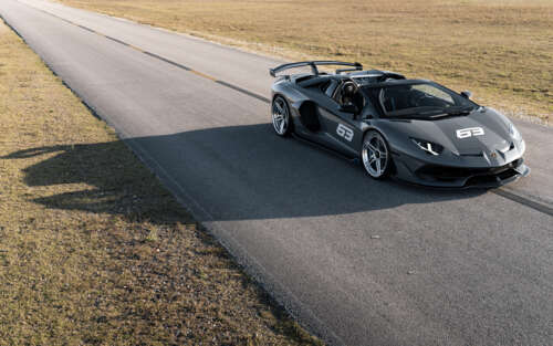 Una vista ad alta risoluzione di una Lamborghini Huracan, un’auto sportiva di lusso,... 7680x4800