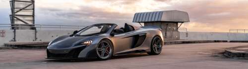 Una supercar McLaren elegante e aerodinamica, immortalata in una fotografia ad alta... Desktop