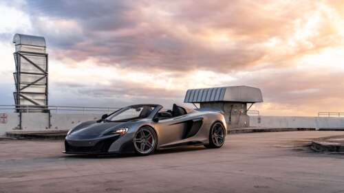 Una supercar McLaren elegante e aerodinamica, immortalata in una fotografia ad alta... 4K (Ultra HD)