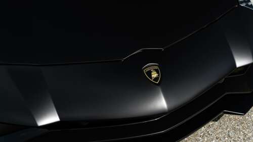 Una supercar Lamborghini elegante e aerodinamica, caratterizzata da una carrozzeria... 8K