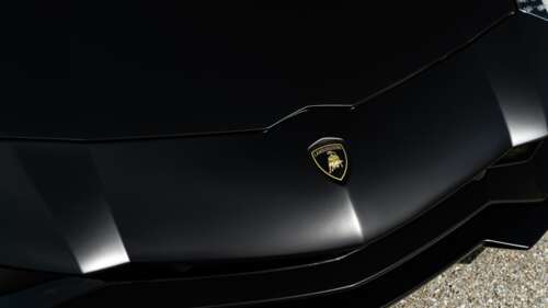 Una supercar Lamborghini elegante e aerodinamica, caratterizzata da una carrozzeria... 4K (Ultra HD)