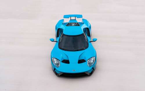 Una Ford GT, supercar elegante e potente, caratterizzata da un design aerodinamico... 7680x4800