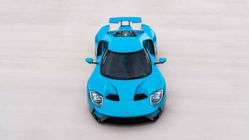 Una Ford GT, supercar elegante e potente, caratterizzata da un design aerodinamico... 8K