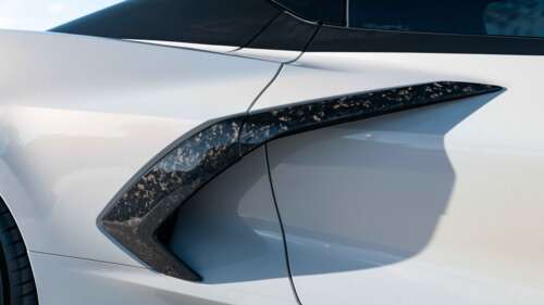 Una sportiva Chevrolet Corvette C8, elegante e potente, che mette in risalto il suo... 8K