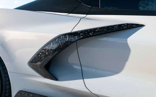 Una sportiva Chevrolet Corvette C8, elegante e potente, che mette in risalto il suo... 7680x4800