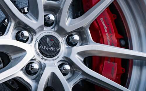 Un’elegante e potente Chevrolet Corvette C8, un’auto sportiva dalle linee aerodinamiche... 7680x4800