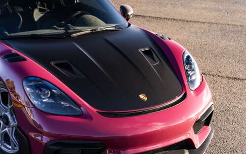 Una fotografia ad alta risoluzione che mostra una Porsche sportiva elegante, con... 7680x4800