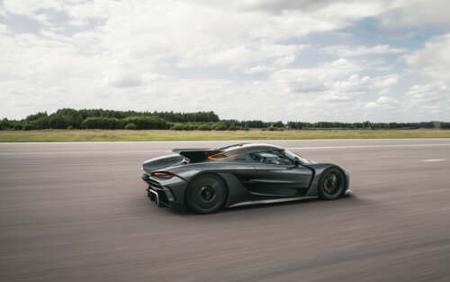 Una hypercar Koenigsegg Jesko Absolut ad alte prestazioni, caratterizzata da una... 7680x4800