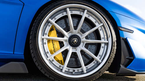 Una supercar Lamborghini Aventador SVJ ad alte prestazioni, caratterizzata da linee... 8K