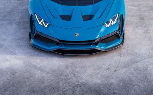 Una Lamborghini Huracan Evo, supercar ad alte prestazioni, che mette in risalto il... 7680x4800