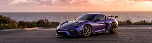 Una Porsche GT3 RS, vettura sportiva ad alte prestazioni, ripresa in grande dettaglio. Dual UHD