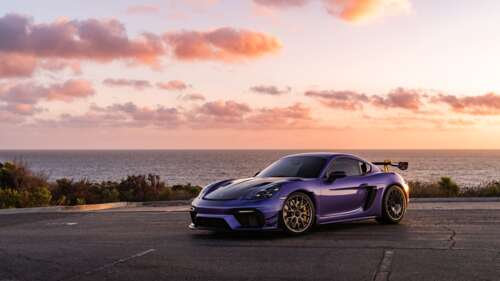 Un’elegante e potente auto sportiva Porsche GT3 RS, caratterizzata da una carrozzeria... 8K