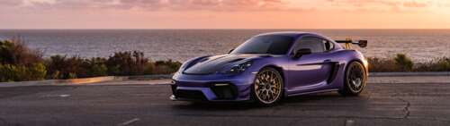 Un’elegante e potente auto sportiva Porsche GT3 RS, caratterizzata da una carrozzeria... Dual UHD