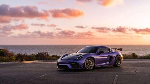 Un’elegante e potente auto sportiva Porsche GT3 RS, caratterizzata da una carrozzeria... 4K (Ultra HD)