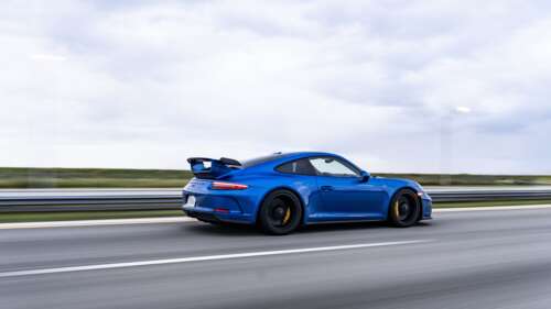 Un’auto sportiva Porsche GT3 RS ad alte prestazioni, dotata di elementi aerodinamici... 4K (Ultra HD)