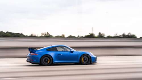 Una Porsche GT3 RS, un’auto sportiva ad alte prestazioni caratterizzata da un design... 8K