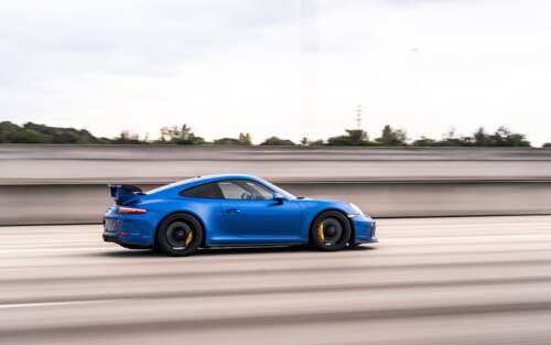 Una Porsche GT3 RS, un’auto sportiva ad alte prestazioni caratterizzata da un design... 7680x4800