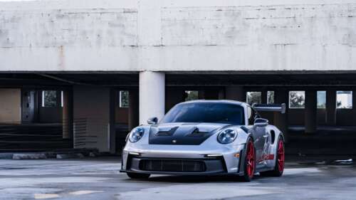 Una Porsche GT3 RS elegante e potente, che mette in risalto le sue linee aerodinamiche... 8K