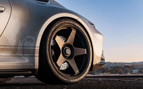 Una Porsche GT3 RS, un’auto sportiva ad alte prestazioni caratterizzata da un design... 7680x4800