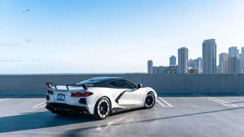 Una vista dettagliata di una Chevrolet Corvette C8, un’auto sportiva che mette in... 8K