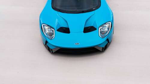 Una Ford GT, supercar ad alte prestazioni, caratterizzata dalla sua carrozzeria aerodinamica... 4K (Ultra HD)