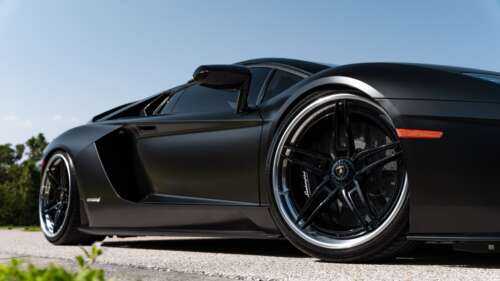 Una fotografia ad alta risoluzione di una lussuosa supercar Lamborghini, caratterizzata... 4K (Ultra HD)