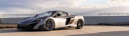 Una supercar McLaren dalle prestazioni elevate, caratterizzata da linee aerodinamiche... Dual UHD