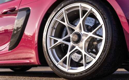 Una Porsche sportiva, elegante e dalle prestazioni elevate, immortalata in una luce... 7680x4800