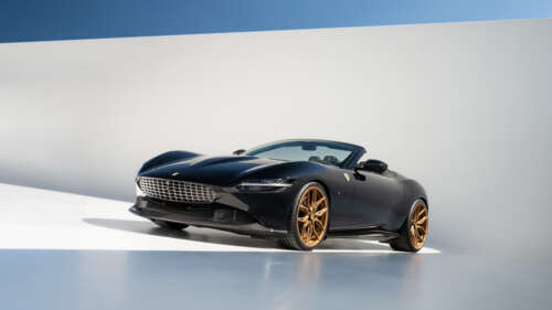 Una Ferrari Roma, elegante e raffinata, un’auto sportiva di lusso che mette in risalto... 4K (Ultra HD)