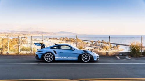 Un’elegante e raffinata auto sportiva Porsche, caratterizzata da un design aerodinamico... 4K (Ultra HD)
